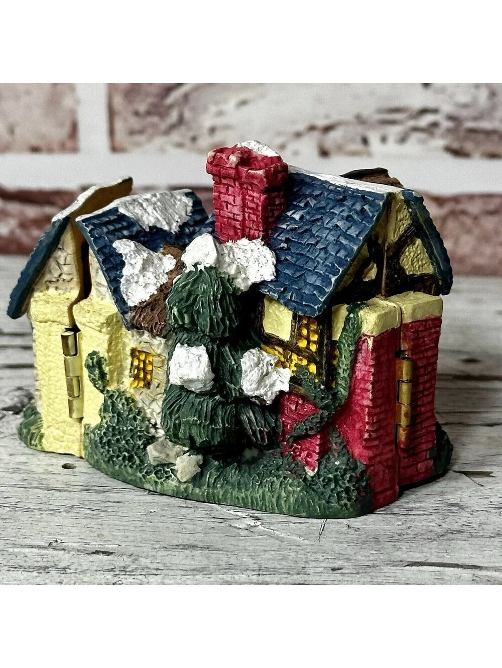 Vtg Tri-Fold Miniature Santa Christmas Doll House Winter Village Villas HOMCO